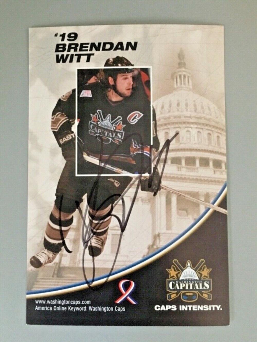 Brendan Witt #19 Washington Capitals Hockey Jersey Pin & 2000-2001 Player Card